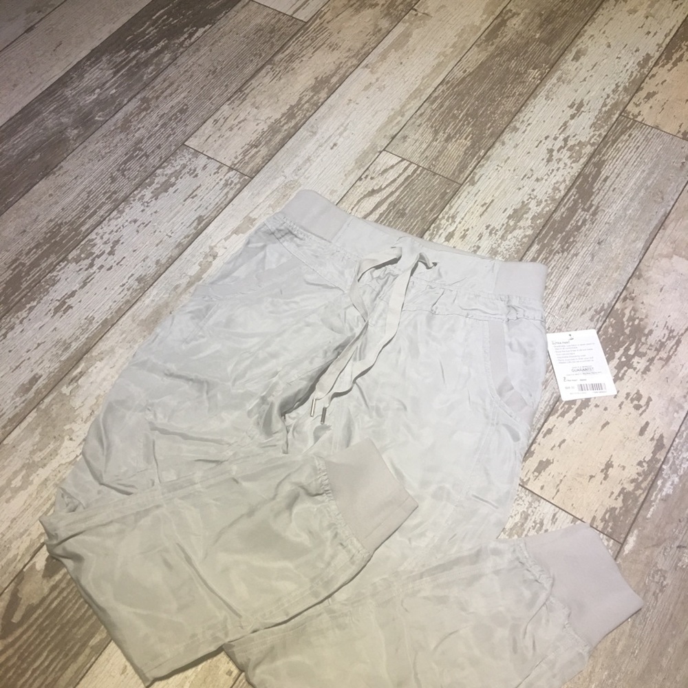 NWT Athleta Sutra Pant light gray Size 2